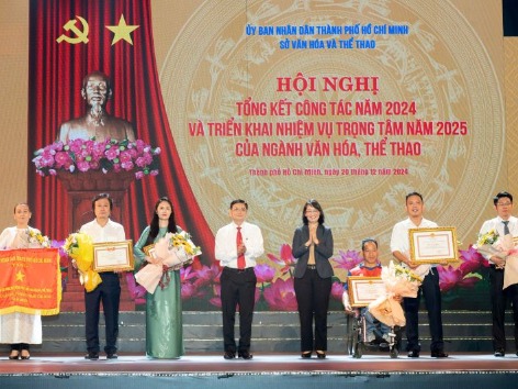 Nỗ lực thực hiện các công trình kỷ niệm 50 năm Ngày Giải phóng Miền Nam, thống nhất đất nước