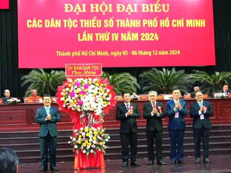 Đồng bào các dân tộc bình đẳng, đoàn kết, năng động sáng tạo, xây dựng và phát triển TP.Hồ Chí Minh văn minh, hiện đại, nghĩa tình