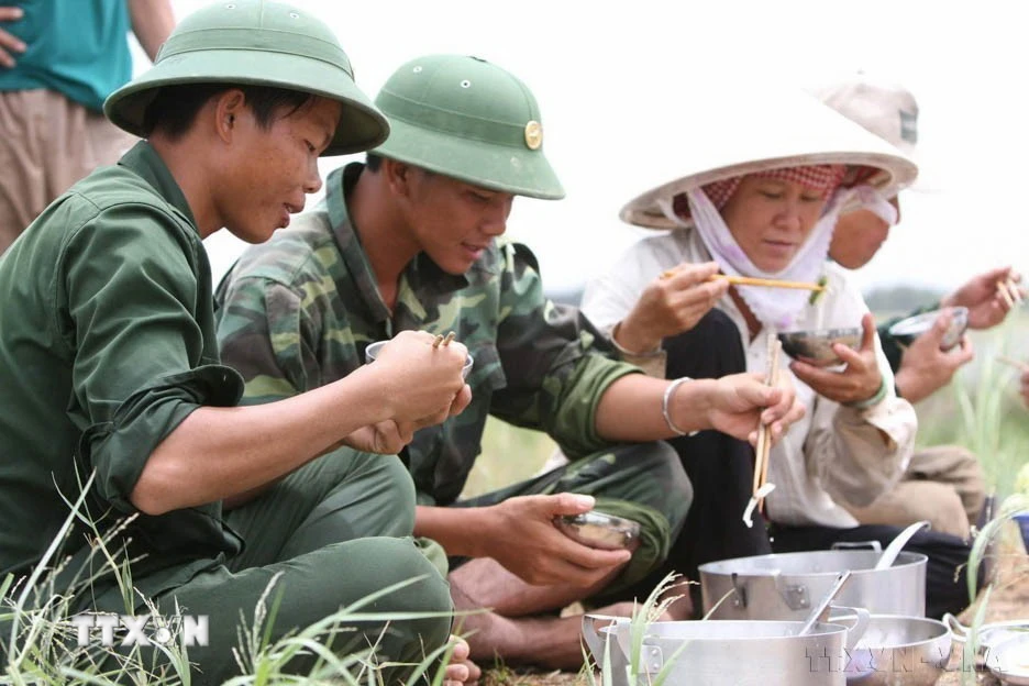 Tô thắm hình ảnh “Bộ đội Cụ Hồ” trong lòng nhân dân